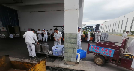 戰酷暑 奪高產 保交付 ---記肇慶動力工會開展支援一線員工送清涼活動