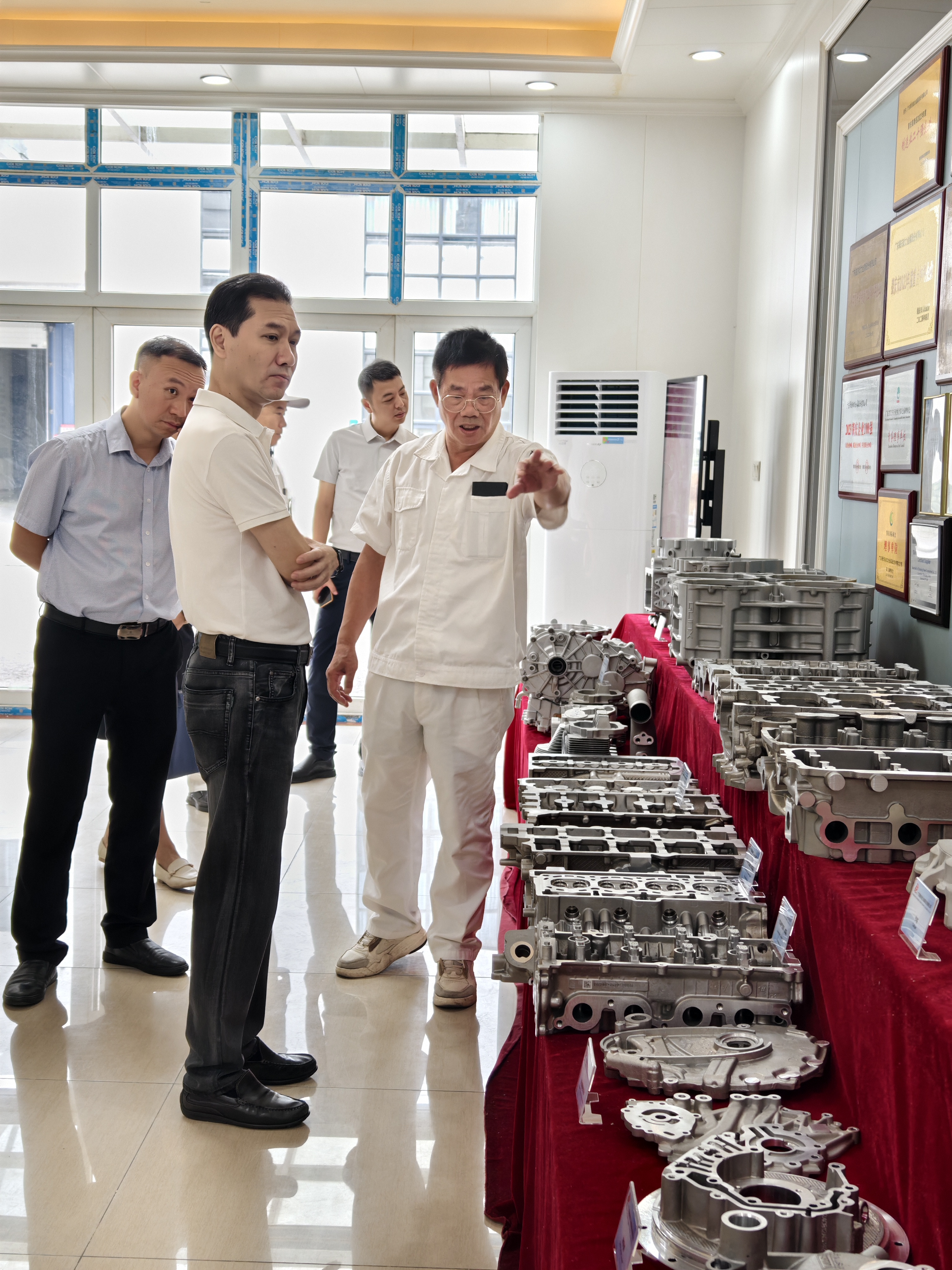 市政協領導一行蒞臨肇慶動力開展掛點服務重點企業調研